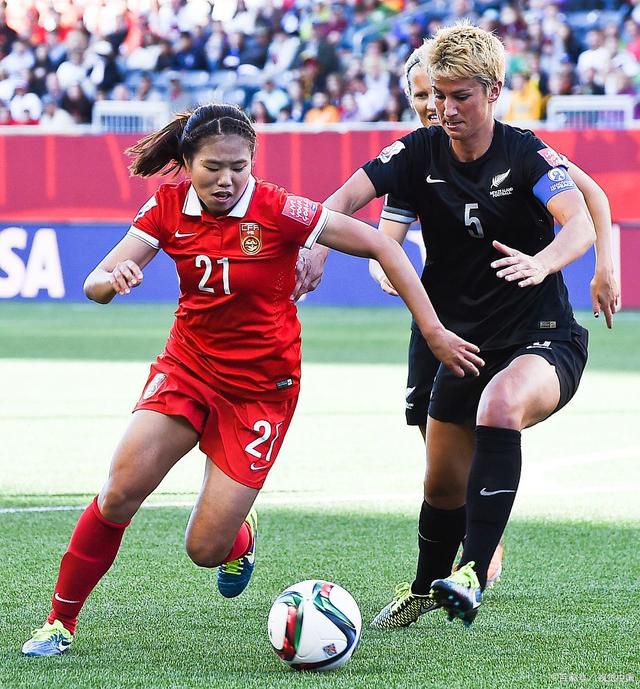 三位高校女生－未央（矢松亞由美飾）、比呂子（鳥田博子飾）及昌巳（石川萌飾）為同校老友。維繫三情面感的話題，是深夜廣播節目「Midnight Bluebird」主持人「小滿」。她擅以輕鬆的言語，表露本身的豪情世界及性愛經歷，是以也赢得許多高中女生的認同及喜愛。因為「小滿」的一句話「想知道我的事，可以往問錢仙」，三人材将信将疑地玩起錢仙。問起有關「小滿」的種種，包罗家庭成員、诞生日期等。居然都全數吻合。於是，三人開始詢問關於自已的愛情問題、乃至是灭亡的日期。始料未及的，幾個簡單的問題不单揭穿出私家的奥秘，進而更動搖了彼此的關係。從那之後，方圆接連發生怪事，隨著錢仙預言死期的迫近，三人材發現，「小滿」的身份竟然就是....